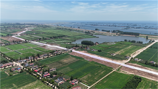 “中國(guó)速度”搶建堤壩  “化建湘軍”挺膺擔(dān)當(dāng)  ——公司搶建岳陽市華容縣團(tuán)洲垸險(xiǎn)情第三道防線紀(jì)實(shí)