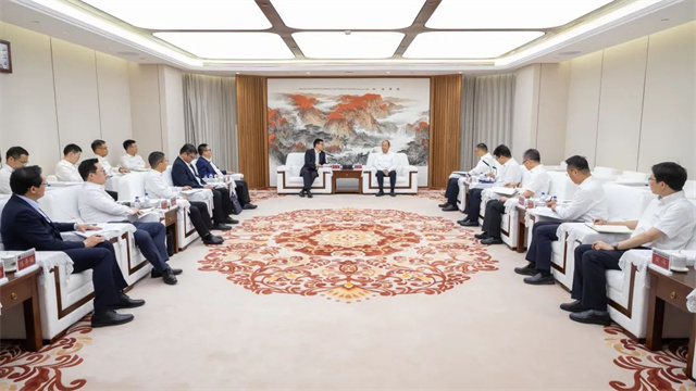 莫鼎革會見上海電氣集團黨委書記、董事長吳磊